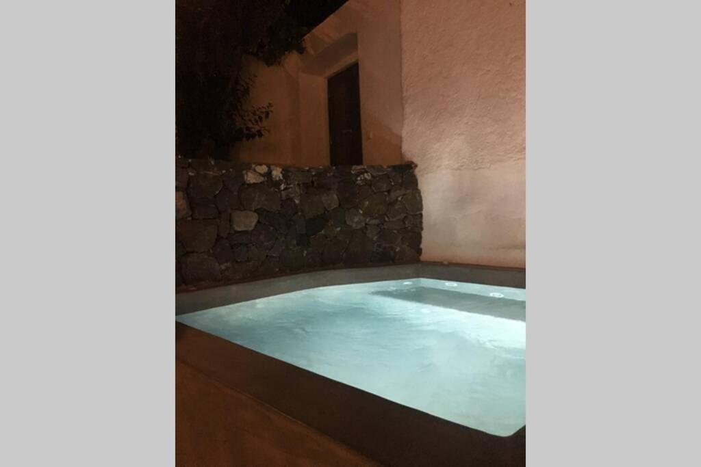 Willa Santorini Folia Cave House With Jacuzzi Pýrgos Zewnętrze zdjęcie