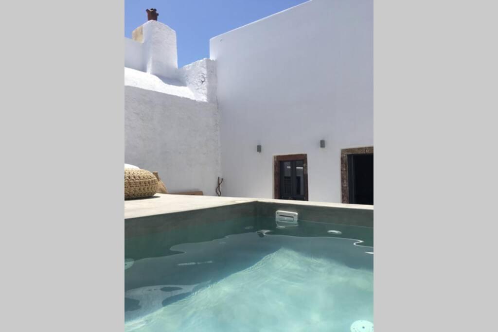 Willa Santorini Folia Cave House With Jacuzzi Pýrgos Zewnętrze zdjęcie