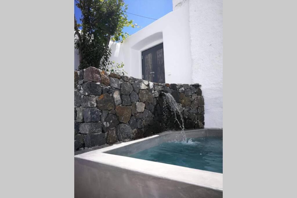 Willa Santorini Folia Cave House With Jacuzzi Pýrgos Zewnętrze zdjęcie
